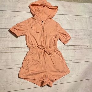 VANE WOMEN’S ROMPER SIZE S like pink color